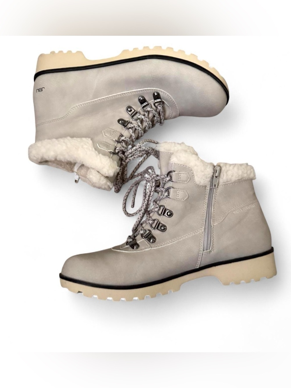 JBU Women’s Blue Creek water-resistant hiking boots in light gray
